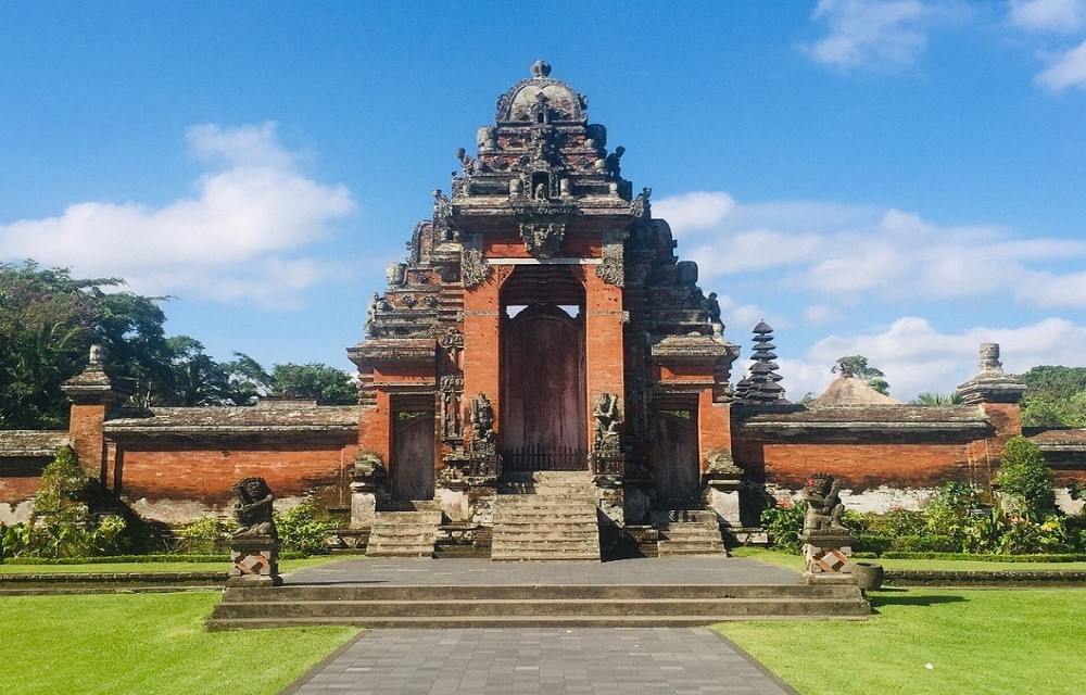Wooden Cabin in Jimbaran at Taman Ayun Temple